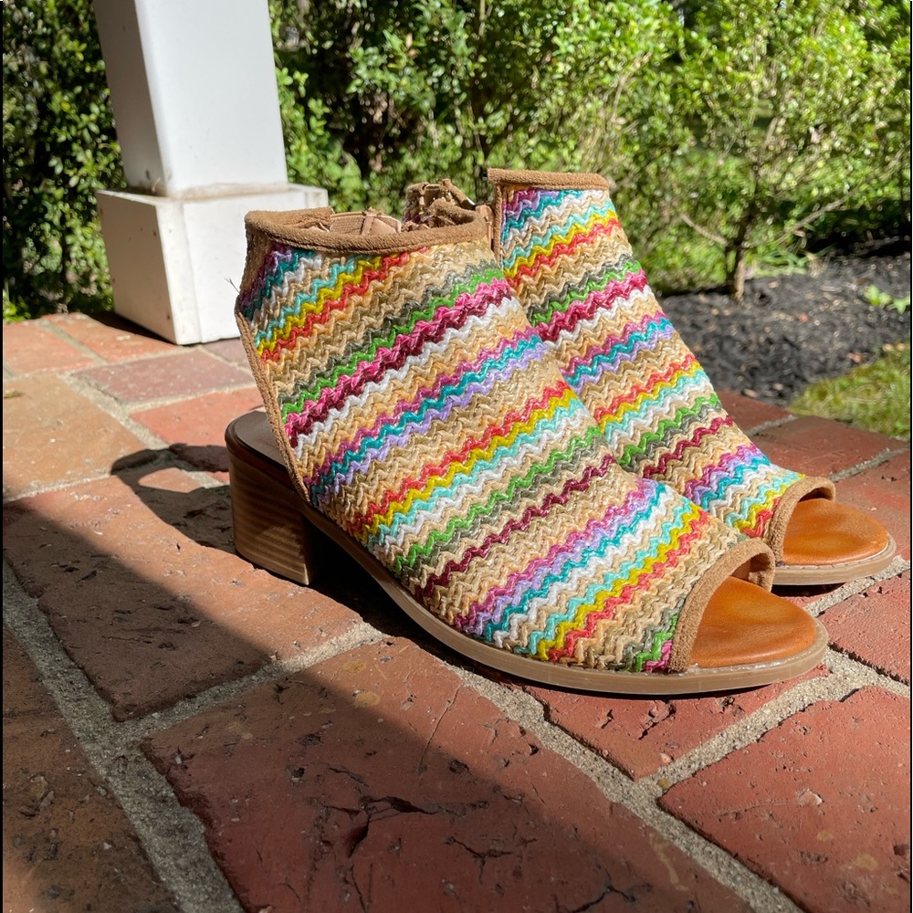 Rainbow Steve Madden sandals - Picture 1 of 4